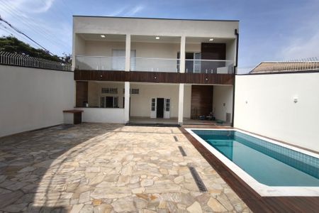 Casa para alugar com 330m², 4 quartos e 4 vagasQuintal - Garagem