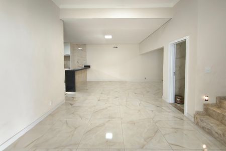Casa para alugar com 330m², 4 quartos e 4 vagasSala