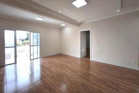 Casa para alugar com 330m², 4 quartos e 4 vagasSala de TV