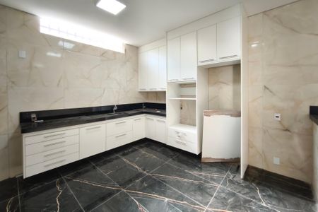 Casa para alugar com 330m², 4 quartos e 4 vagasCozinha