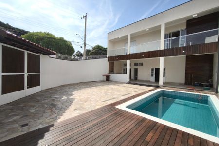 Casa para alugar com 330m², 4 quartos e 4 vagasQuintal - Garagem