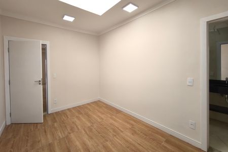 Casa para alugar com 330m², 4 quartos e 4 vagasSuíte 3