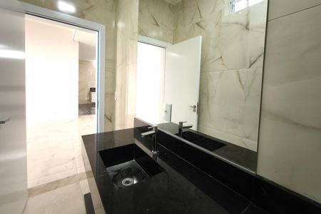 Casa para alugar com 330m², 4 quartos e 4 vagasLavabo