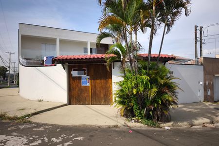 Casa para alugar com 330m², 4 quartos e 4 vagasFachada