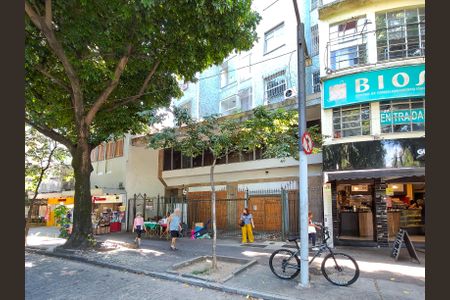 Apartamento para alugar com 100m², 3 quartos e sem vagaFachada e portaria