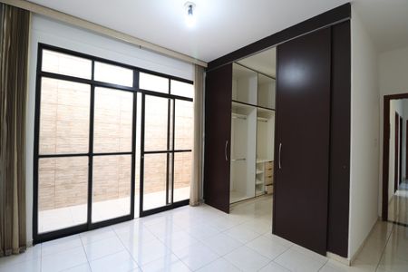 Casa para alugar com 250m², 4 quartos e 3 vagasQuarto 1 - Suíte