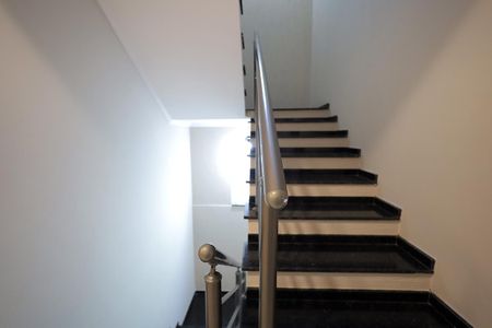 Casa para alugar com 185m², 3 quartos e 4 vagasEscada