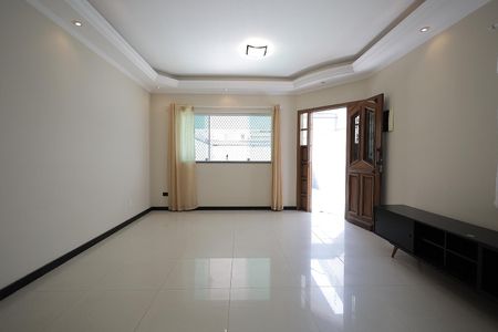 Casa para alugar com 185m², 3 quartos e 4 vagasSala