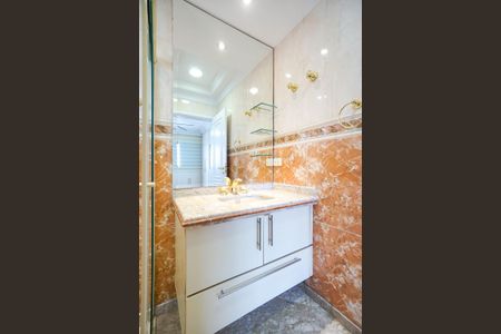 Apartamento à venda com 250m², 4 quartos e 4 vagasBanheiro da suíte 04