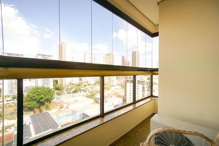 Apartamento à venda com 250m², 4 quartos e 4 vagas Apartamento à venda com 250m², 4 quartos e 4 vagasVaranda da suíte 02