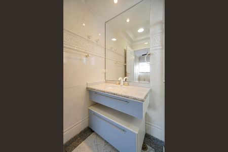 Apartamento à venda com 250m², 4 quartos e 4 vagasBanheiro da suíte 03