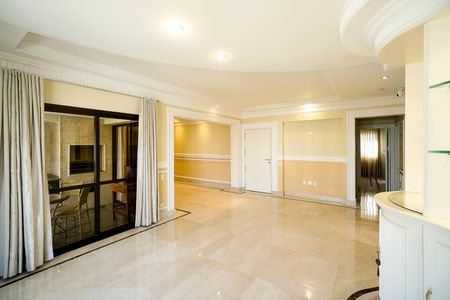 Apartamento à venda com 250m², 4 quartos e 4 vagas Apartamento à venda com 250m², 4 quartos e 4 vagasSala de estar