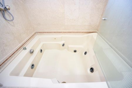 Apartamento à venda com 250m², 4 quartos e 4 vagasBanheira
