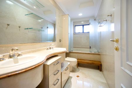 Apartamento à venda com 250m², 4 quartos e 4 vagasBanheiro da suíte 02