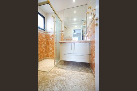 Apartamento à venda com 250m², 4 quartos e 4 vagasBanheiro da suíte 04