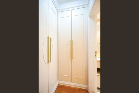 Apartamento à venda com 250m², 4 quartos e 4 vagasArmários