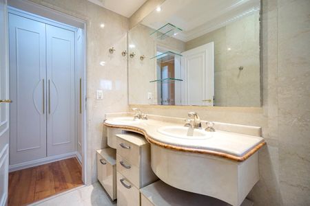 Apartamento à venda com 250m², 4 quartos e 4 vagasBanheiro da suíte 02