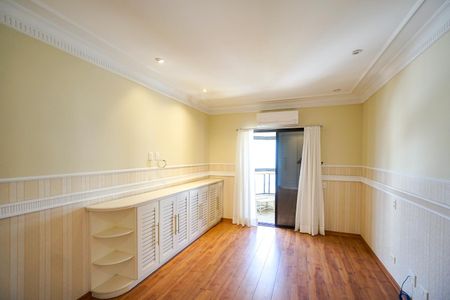 Apartamento à venda com 250m², 4 quartos e 4 vagas Apartamento à venda com 250m², 4 quartos e 4 vagasSuíte 02