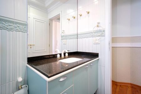 Apartamento à venda com 250m², 4 quartos e 4 vagasBanheiro da suíte 01
