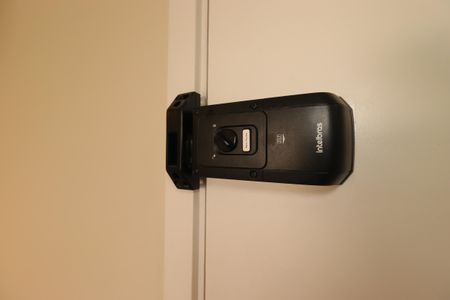 Sala - Fechadura eletrônica de apartamento para alugar com 2 quartos, 77m² em Campestre, Santo André