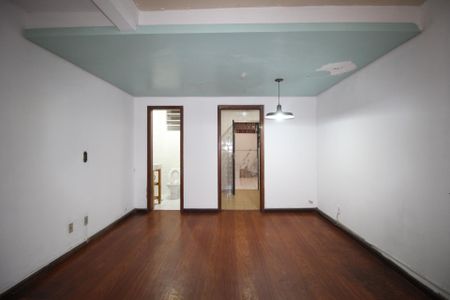 Casa à venda com 83m², 2 quartos e 1 vagaSala