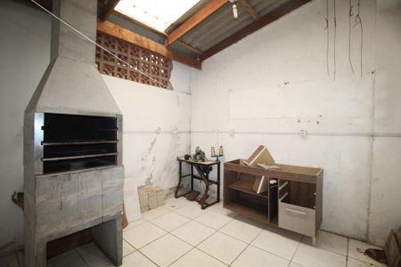 Casa à venda com 83m², 2 quartos e 1 vagaÁrea de Serviço
