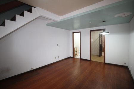 Casa à venda com 83m², 2 quartos e 1 vagaSala