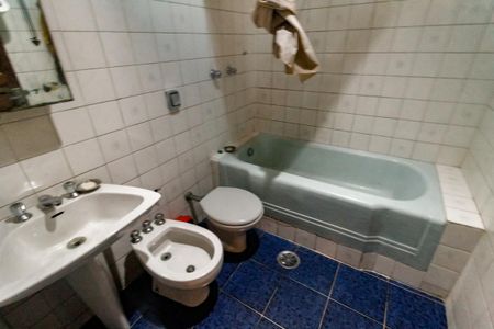 Casa para alugar com 398m², 4 quartos e 2 vagas Casa para alugar com 398m², 4 quartos e 2 vagasBanheiro Social