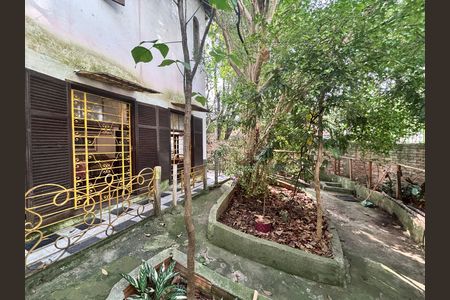 Casa para alugar com 398m², 4 quartos e 2 vagas Casa para alugar com 398m², 4 quartos e 2 vagasÁrea externa