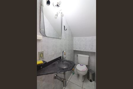 Casa de condomínio para alugar com 160m², 2 quartos e 2 vagasLavabo 