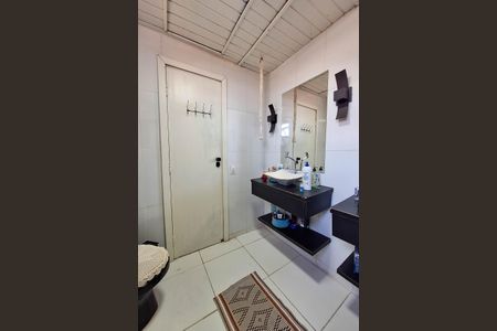 Casa de condomínio à venda com 235m², 4 quartos e 2 vagasBanheiro da Suíte 2