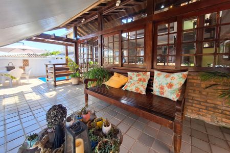 Casa de condomínio à venda com 235m², 4 quartos e 2 vagasQuintal