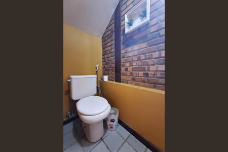 Casa de condomínio à venda com 235m², 4 quartos e 2 vagasLavabo