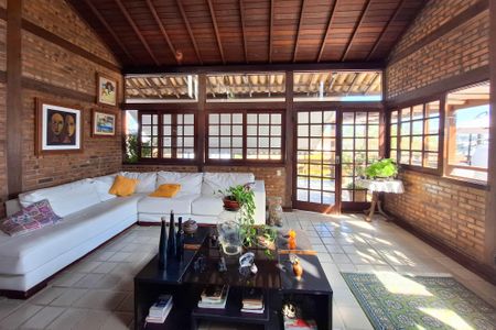 Casa de condomínio à venda com 235m², 4 quartos e 2 vagasSala 1