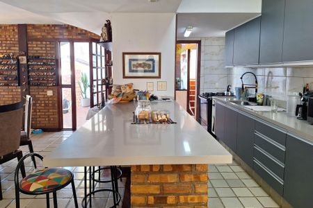 Casa de condomínio à venda com 235m², 4 quartos e 2 vagasCozinha