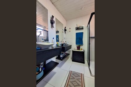 Casa de condomínio à venda com 235m², 4 quartos e 2 vagasBanheiro da Suíte 2