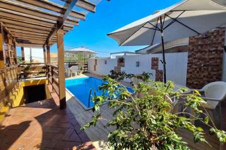 Casa de condomínio à venda com 235m², 4 quartos e 2 vagasQuintal