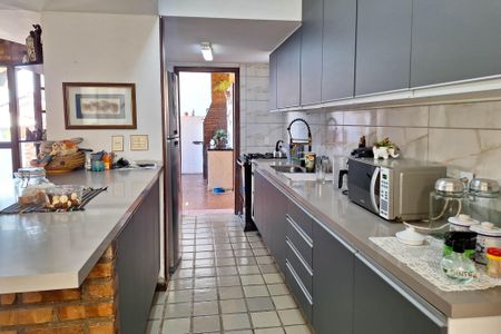 Casa de condomínio à venda com 235m², 4 quartos e 2 vagasCozinha