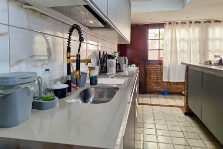 Casa de condomínio à venda com 235m², 4 quartos e 2 vagasCozinha