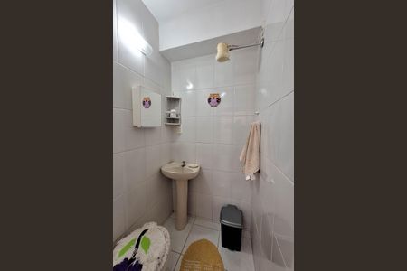 Casa de condomínio à venda com 235m², 4 quartos e 2 vagasBanheiro de serviço