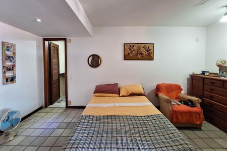 Casa de condomínio à venda com 235m², 4 quartos e 2 vagasSuíte 1