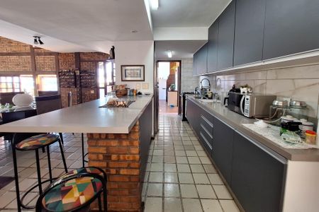 Casa de condomínio à venda com 235m², 4 quartos e 2 vagasCozinha