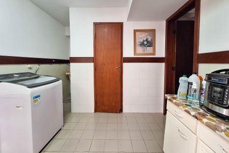 Casa de condomínio à venda com 235m², 4 quartos e 2 vagasÁrea de Serviço
