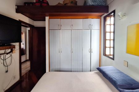 Casa de condomínio à venda com 235m², 4 quartos e 2 vagasQuarto 1