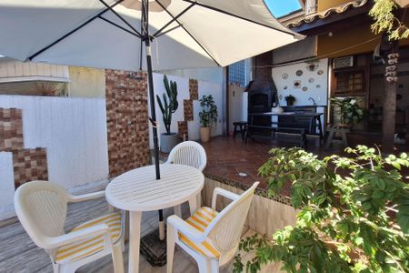 Casa de condomínio à venda com 235m², 4 quartos e 2 vagasQuintal