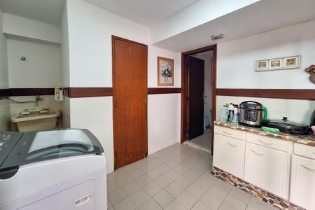 Casa de condomínio à venda com 235m², 4 quartos e 2 vagasÁrea de Serviço