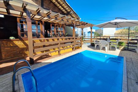 Casa de condomínio à venda com 235m², 4 quartos e 2 vagasQuintal