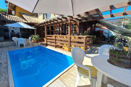 Casa de condomínio à venda com 235m², 4 quartos e 2 vagasQuintal