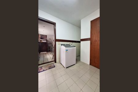 Casa de condomínio à venda com 235m², 4 quartos e 2 vagasÁrea de Serviço