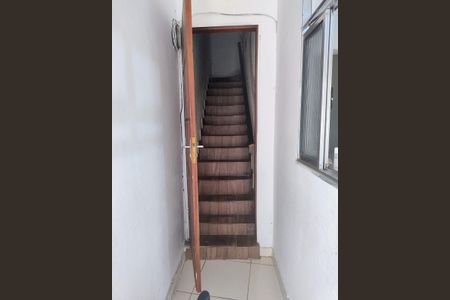 Casa à venda com 46m², 2 quartos e sem vaga Casa à venda com 46m², 2 quartos e sem vagaEscada